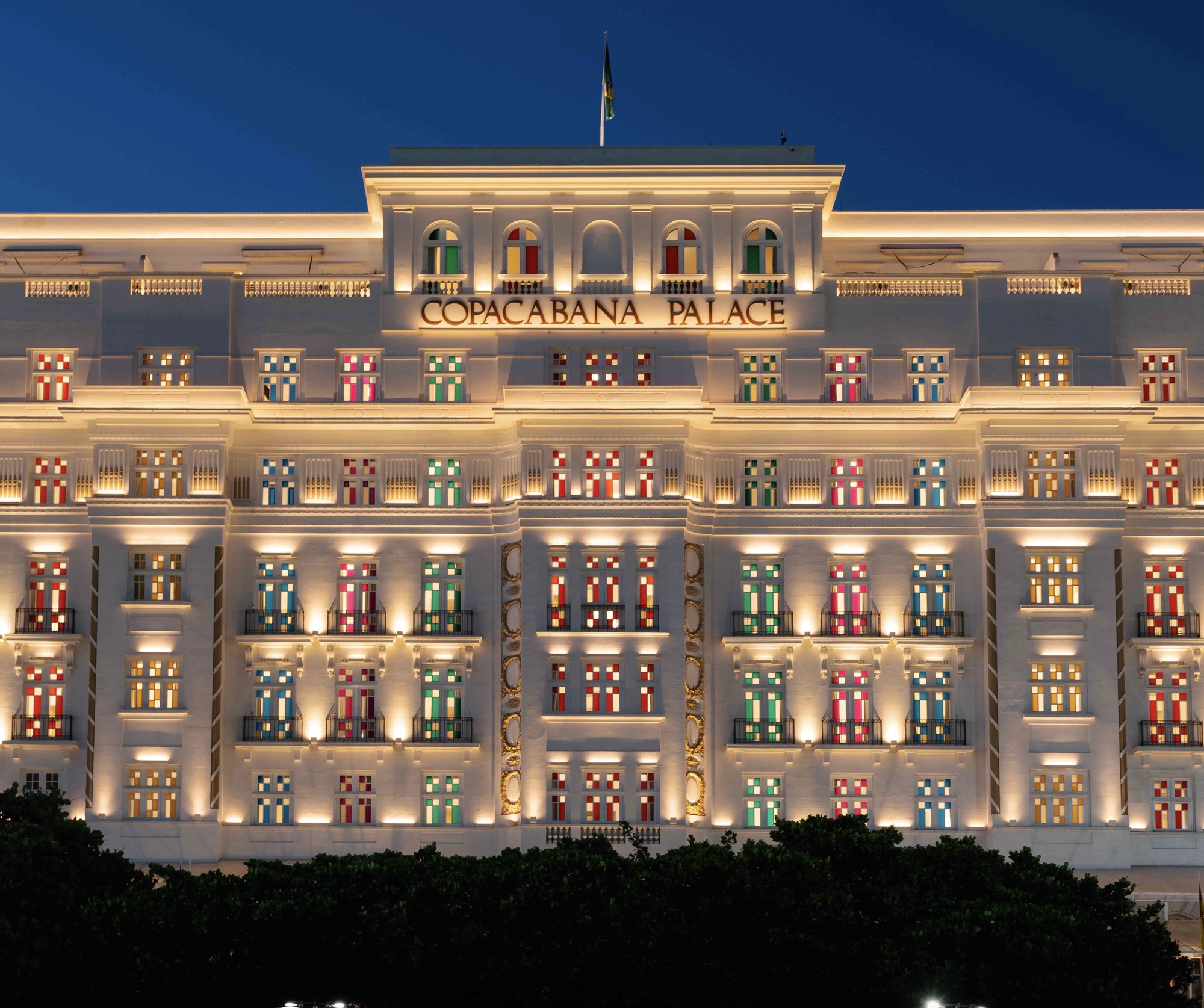 Copacabana Palace tem intervenção do artista DANIEL BUREN com